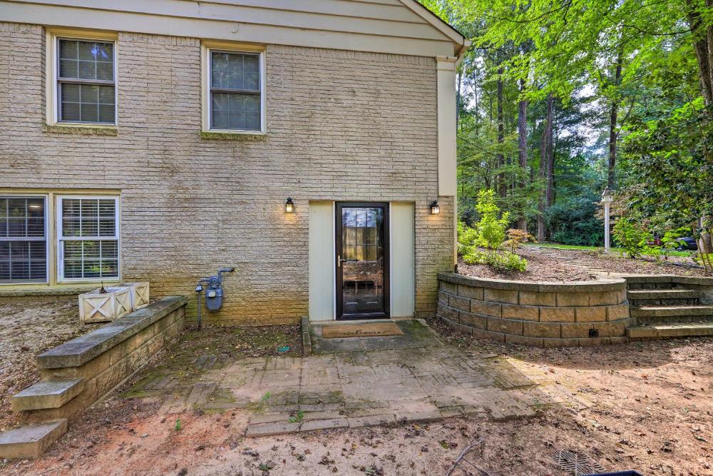21 Mi to Atlanta Getaway with Fire Pit!